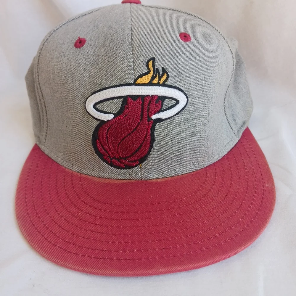 Adidas NBA Miami Heat Gray Red Logo Baseball Hat Size Small Medium
